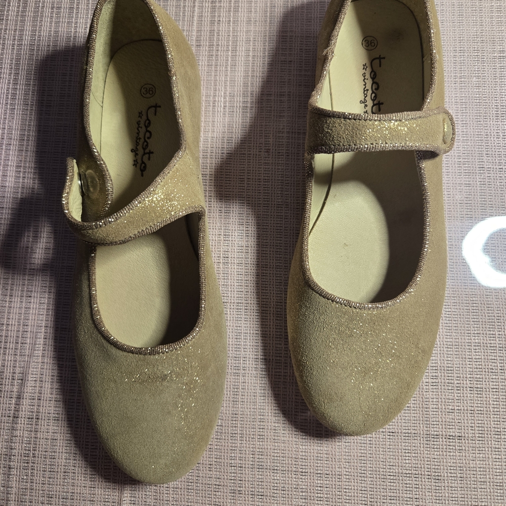 Chic Gold Mary Jane Dress Shoes